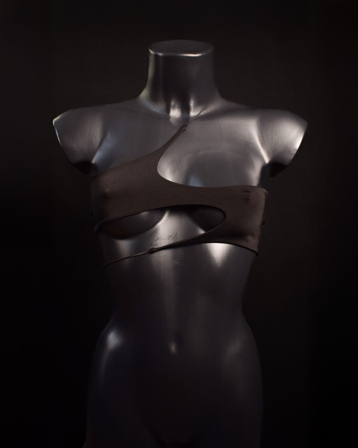 Top Ada: Asymmetric One-Shoulder Cutout Top