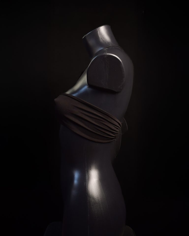 Top Ada: Asymmetric One-Shoulder Cutout Top